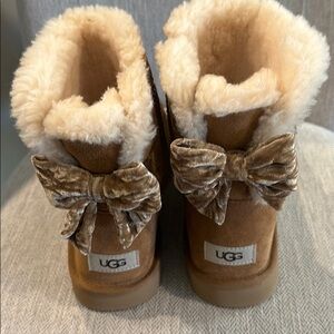UGG Bailey Bow Brand New, Size 11